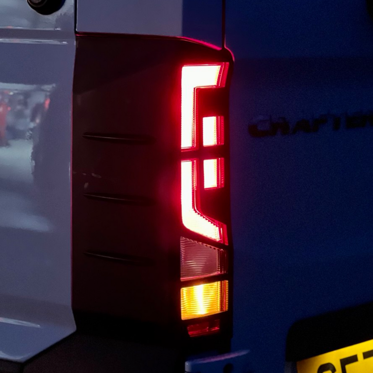 Para protectores de luces traseras Volkswagen Crafter - Negro brillante (2018 en adelante)
