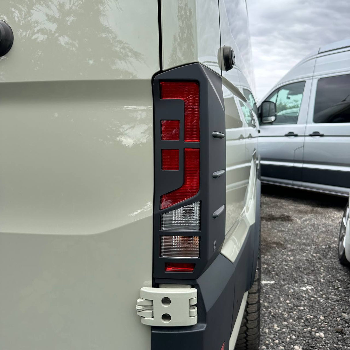 Para protectores de luz traseros MAN TGE - Ultimate Matte Black Hammerite Protection (2018+)