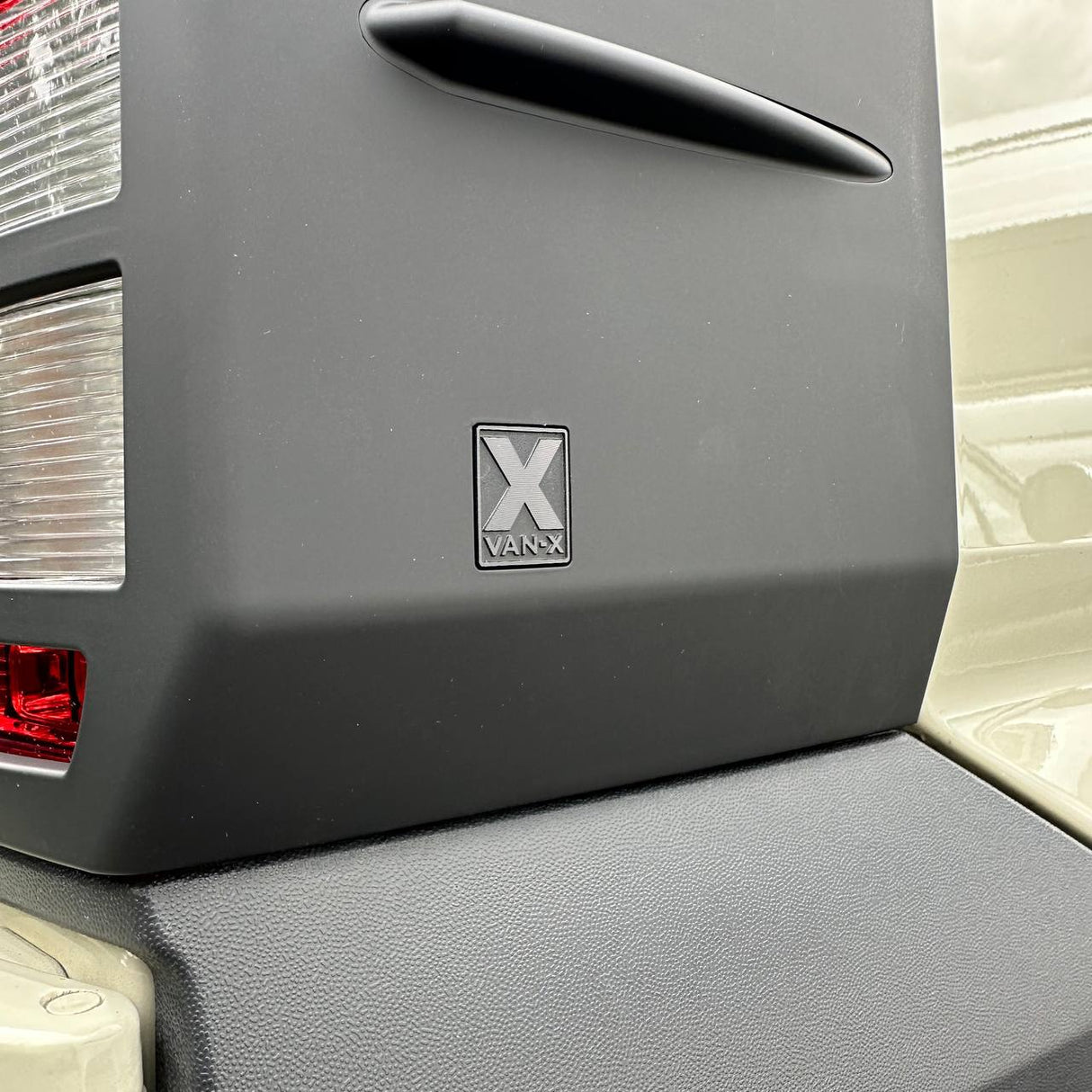 Para protectores de luz traseros MAN TGE - Ultimate Matte Black Hammerite Protection (2018+)