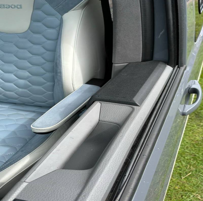 VW T6.1 Transporter Porte Carte Accoudoir PU Mousse Camping-car Cadeau Idéal, Dernier Produit