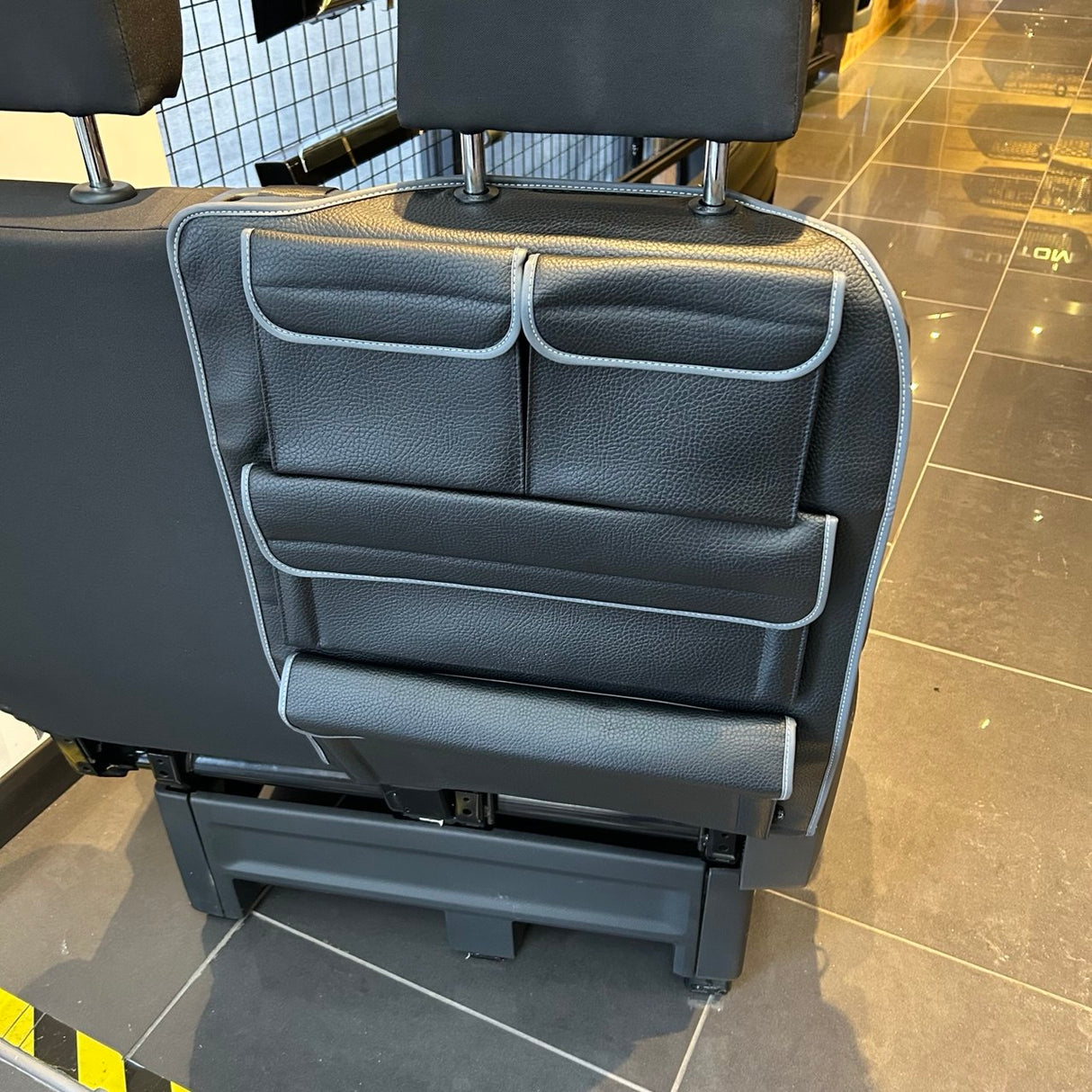 Para el nuevo VW Crafter Organizador del respaldo del asiento del pasajero doble del lado derecho | Bolsillo de almacenamiento de cuero sintético negro – Van-X