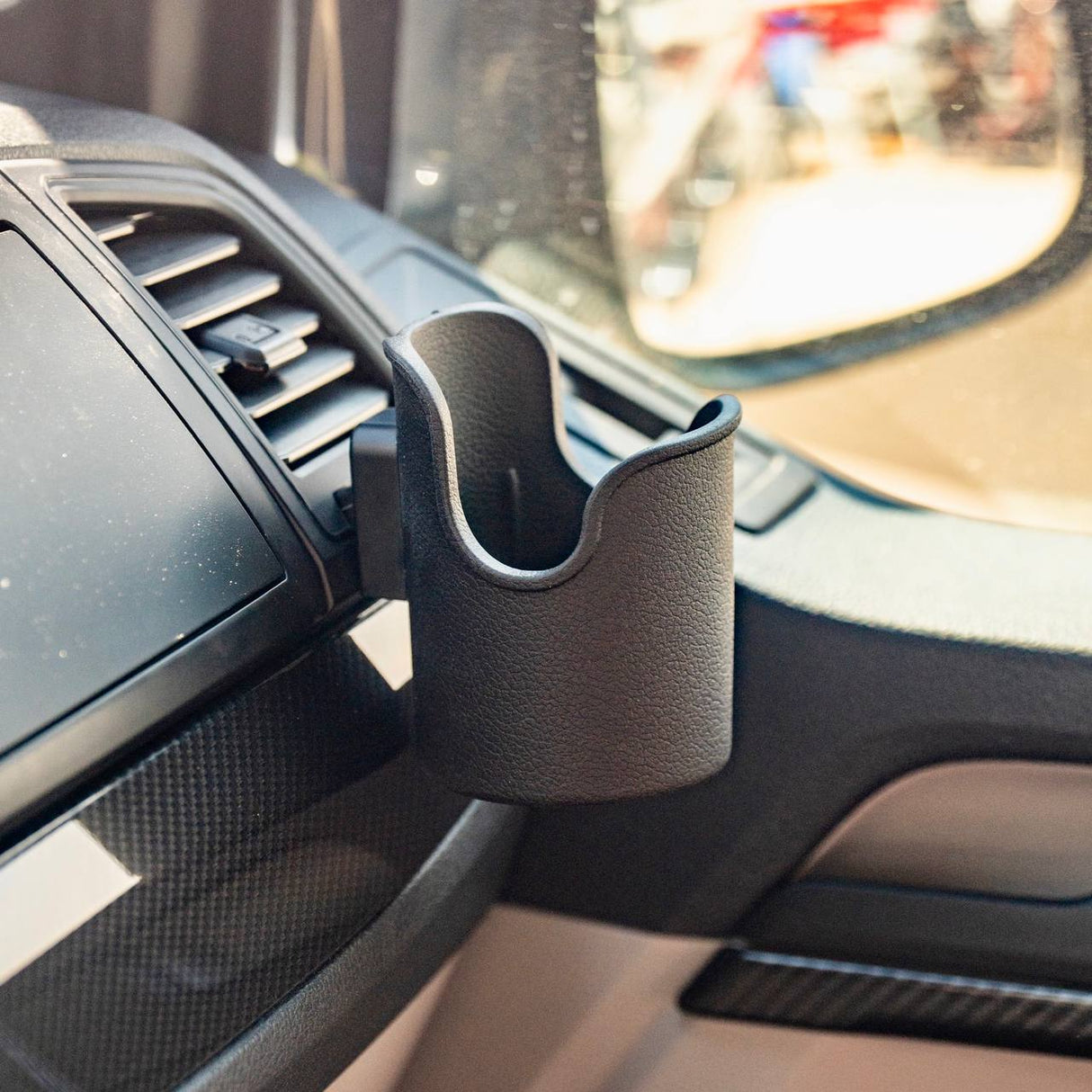 Para los acabados de ventilación de aire del VW T6 con portavasos - Lado derecho – Accesorios interiores | Van-X