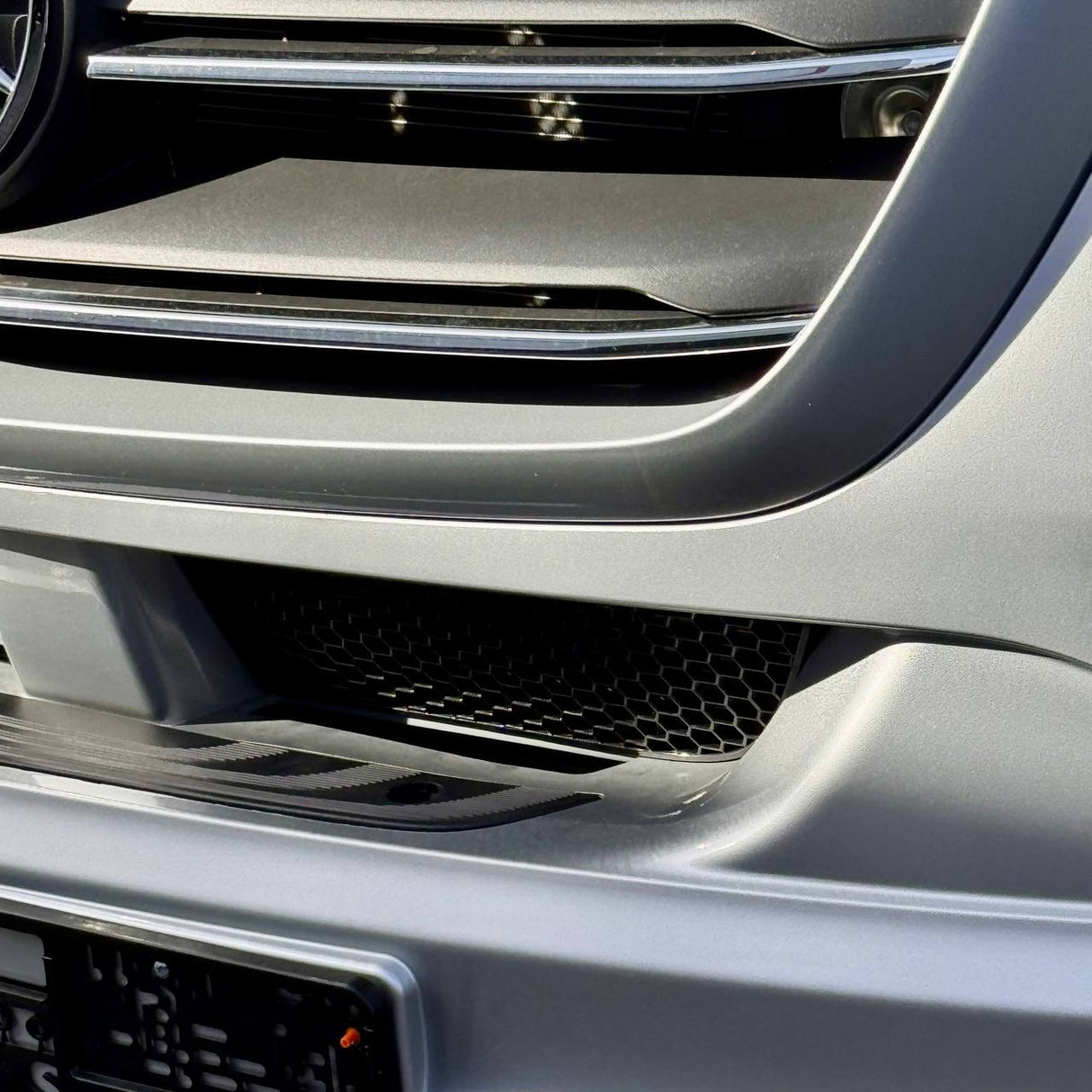 Pour Mercedes Sprinter 907 Pare-chocs avant Grilles en nid d'abeille - Lot de 2 - Van-X