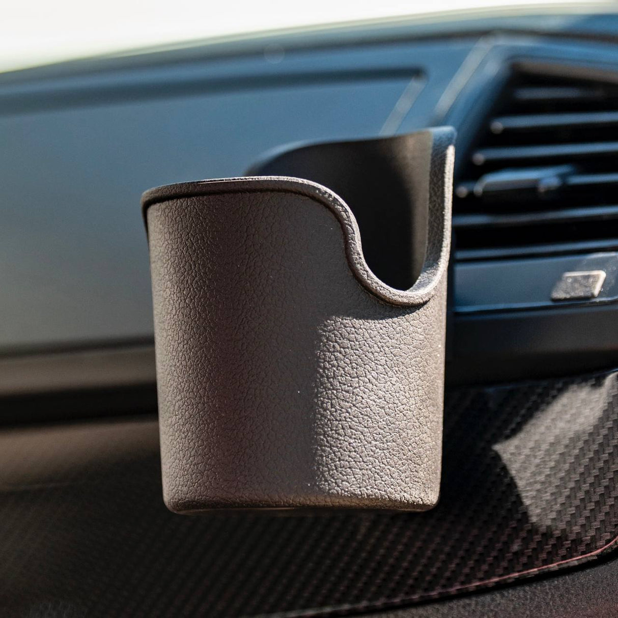 Para los acabados de ventilación de aire del VW T6 con portavasos - Lado derecho – Accesorios interiores | Van-X