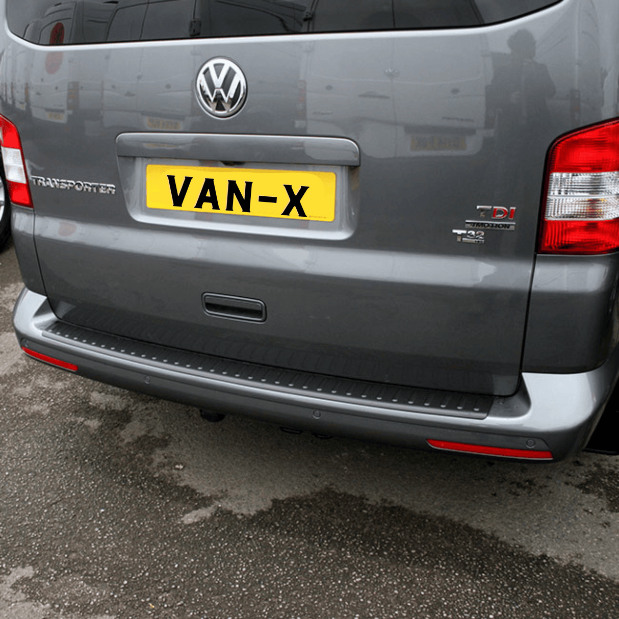 Per VW T5 Transporter Multivan Protezione paraurti posteriore in plastica nera | Van-X