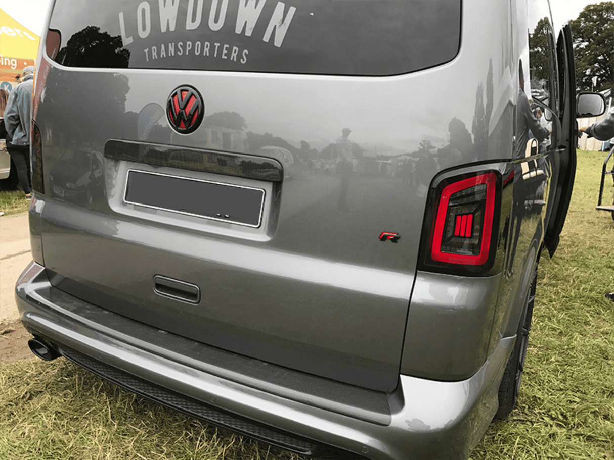 VW T5, T5.1 Portellone posteriore fumé Luci posteriori LHD Barre rosse LED Guida a sinistra Solo furgone MK3