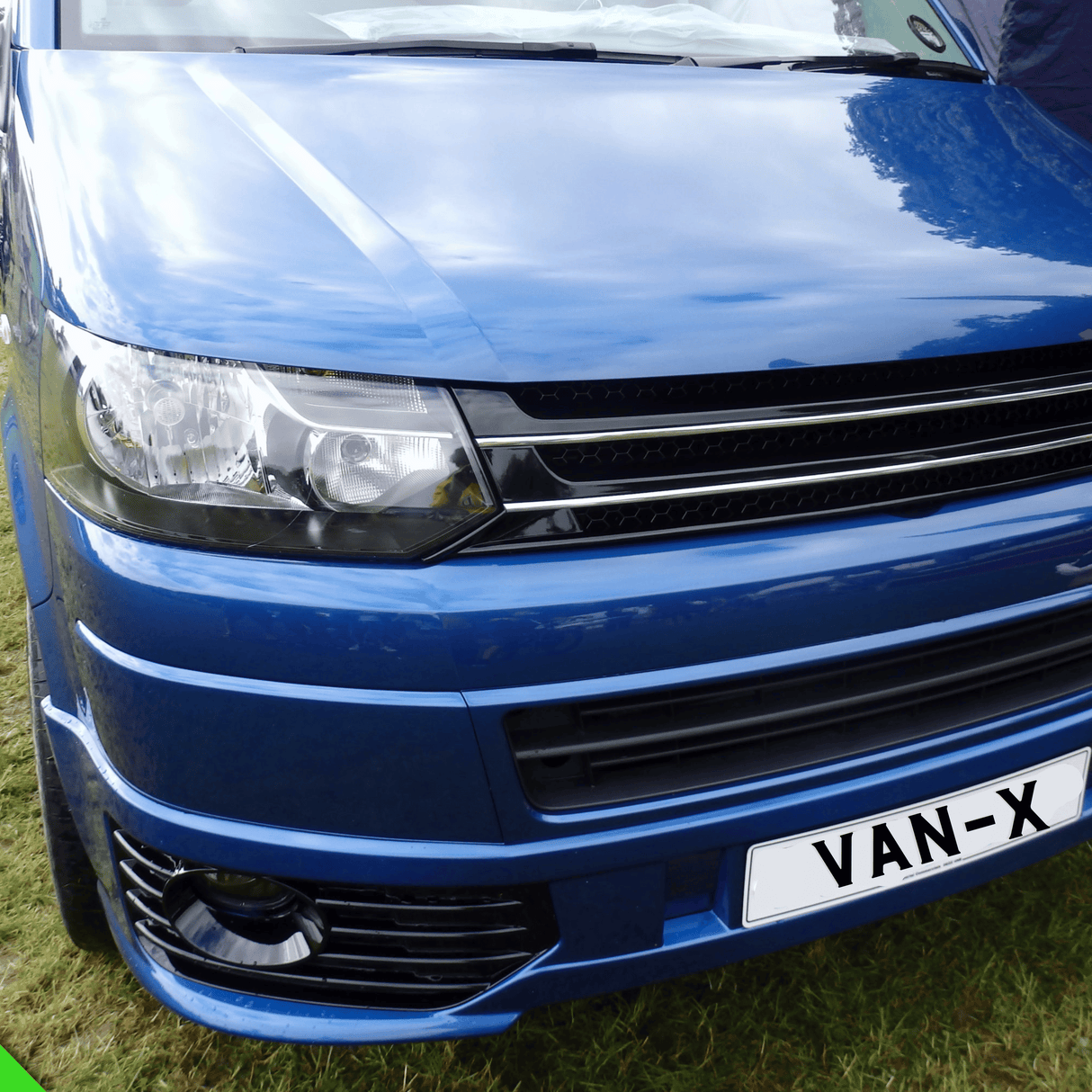 Pour Volkswagen T5.1 Calandre avant sans badge  Finition noir piano brillant | Van-X