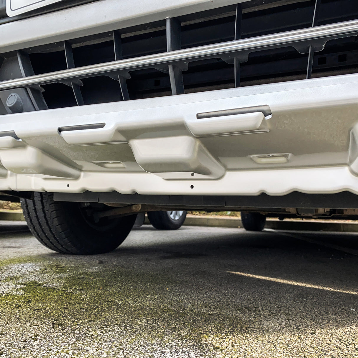 Pour Ford Transit Custom MK1 Protection de pare-chocs avant et garde-boue inférieurs – Protection durable (argent) (2012-2018)