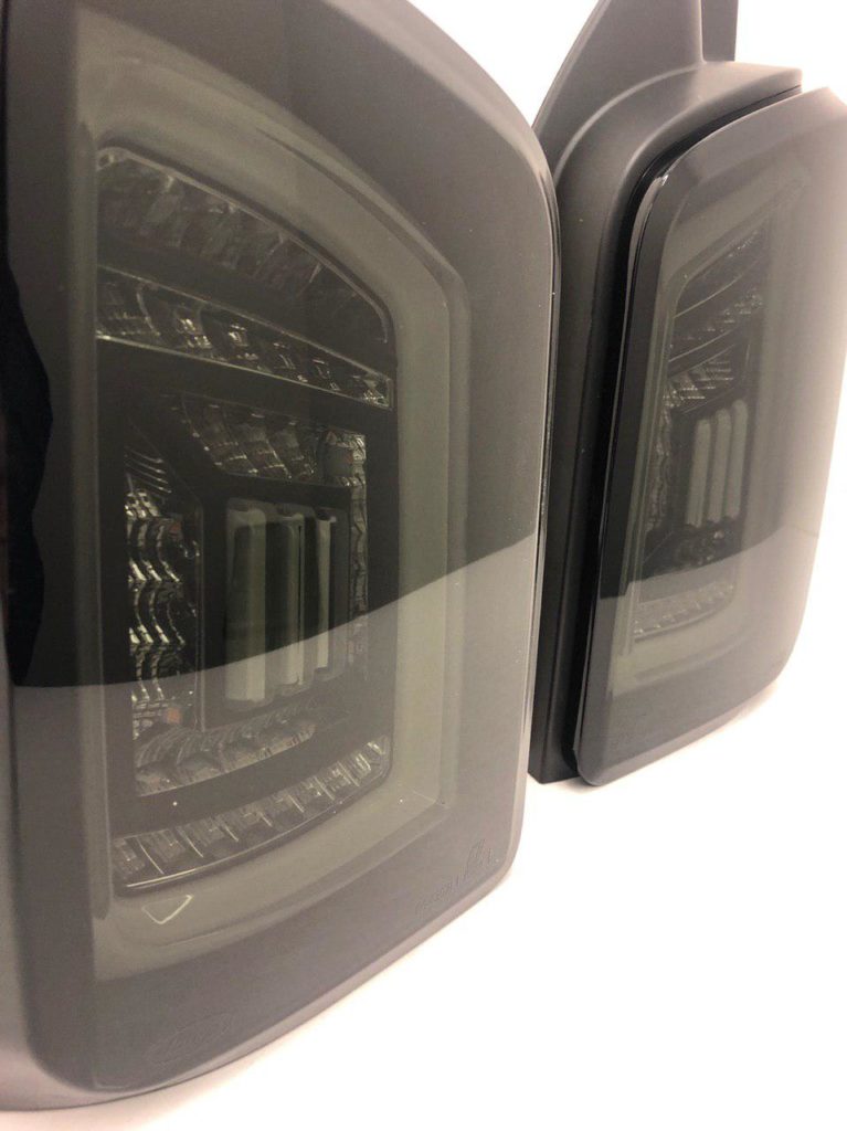 VW T5, T5.1 Portellone posteriore fumé Luci posteriori LHD Barre bianche LED Guida a sinistra Solo furgone MK3
