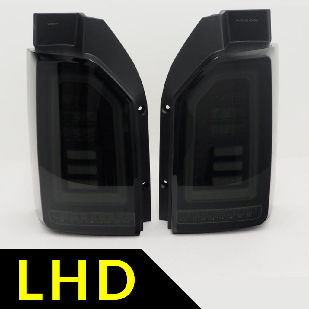 Indicatore sequenziale solo per furgone VW T6 con portellone posteriore fumé LHD con barre bianche e guida a sinistra europea