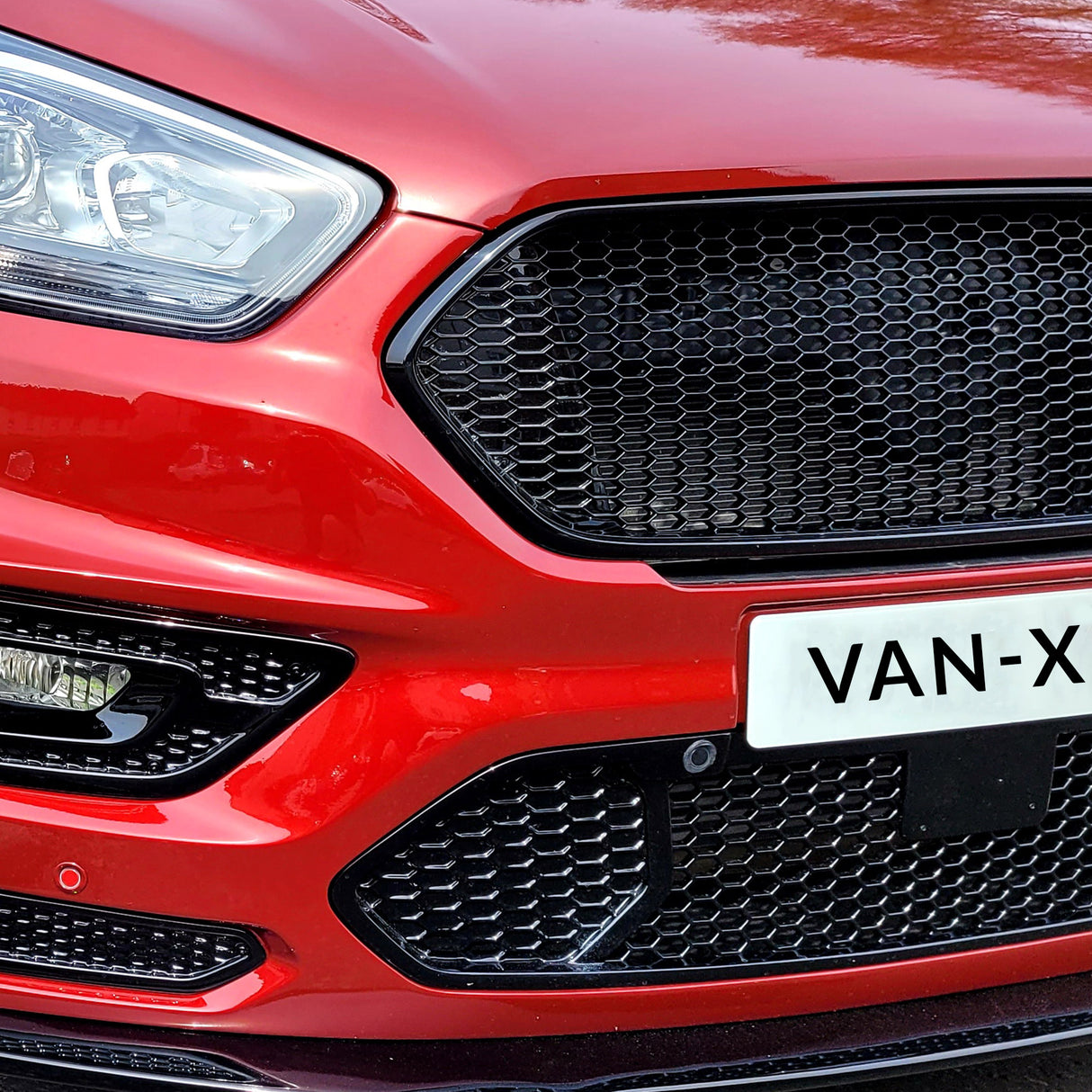 For Ford Transit Custom Badgeless Honeycomb Grille – Gloss Black, Ready to Fit