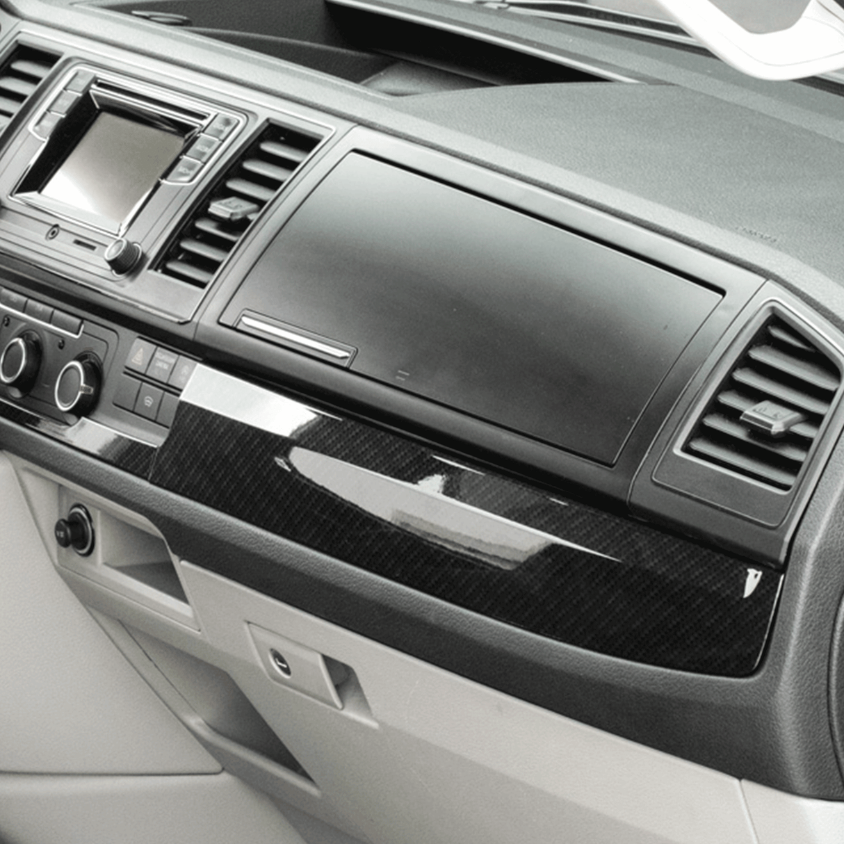 Finiture stilistiche inferiori del cruscotto VW Transporter T6 LHD effetto carbonio
