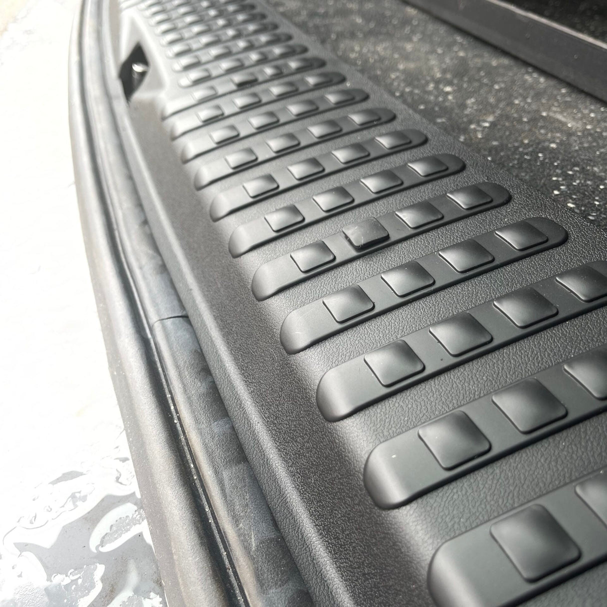 For VW T5, T5.1 V3 Tailgate Rear Threshold Cover Campervan Conversion Parts Including Screws and Caps