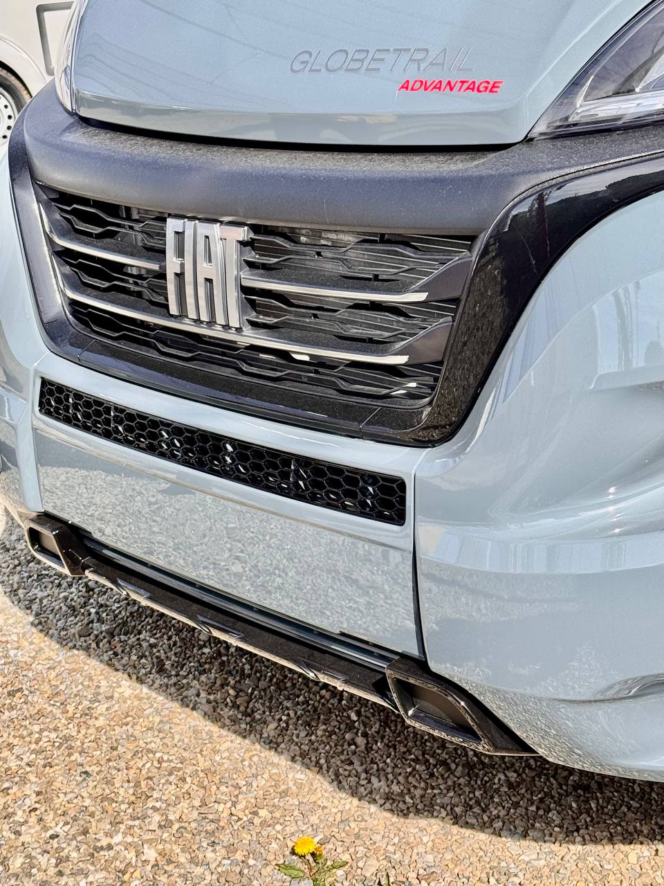 Pare-chocs de Peugeot Boxer en nid d'abeille sans capteurs de stationnement - Noir brillant
