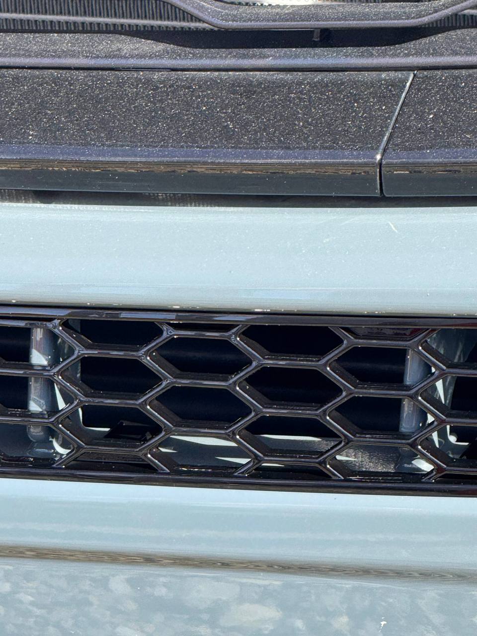 Pare-chocs de Peugeot Boxer en nid d'abeille sans capteurs de stationnement - Noir brillant