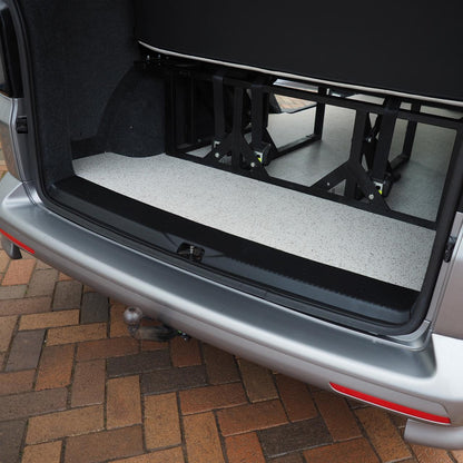 Soglia posteriore per VW T6 portellone posteriore in plastica ABS a tutta lunghezza