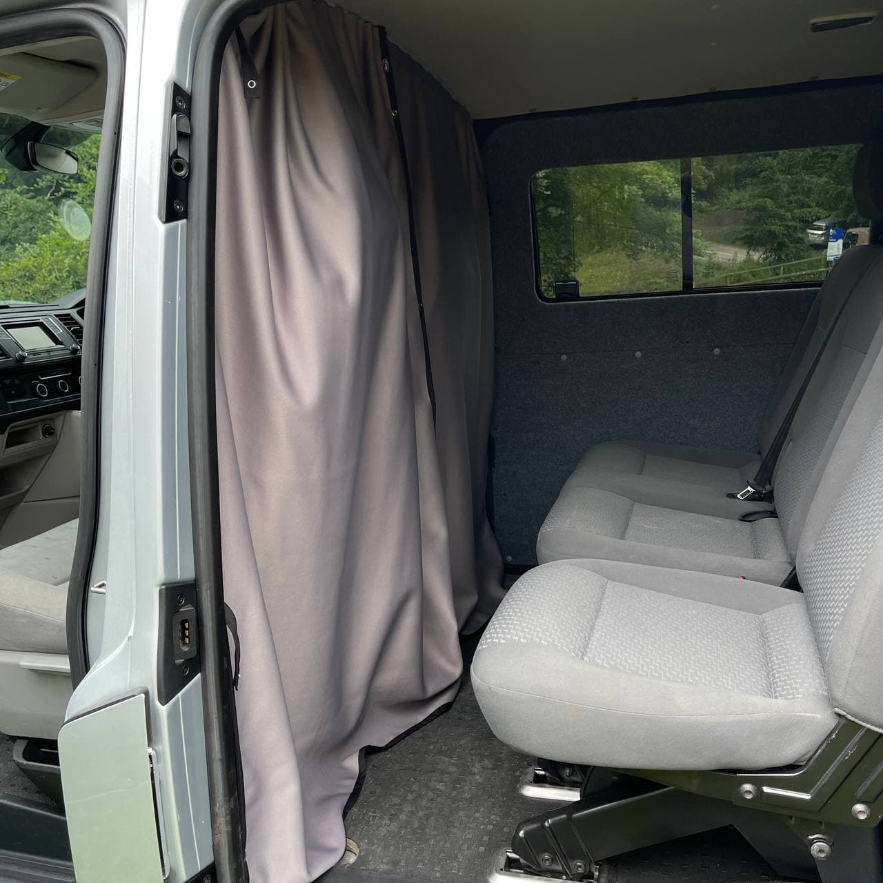 Ford Transit MK6 Cab Divider Curtain Kit