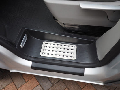 VW T6 Juego completo de escalones estilo Caravelle que incluye escalón para el conductor, el pasajero y la puerta corrediza lateral, perfecto para la conversión de una camper con el logotipo de Transporter LED