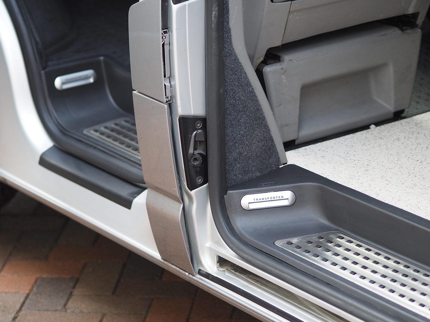VW T6 Caravelle Style Set completo di gradini con conducente, passeggero e porta scorrevole laterale perfetta per la conversione del camper Logo LED del trasportatore
