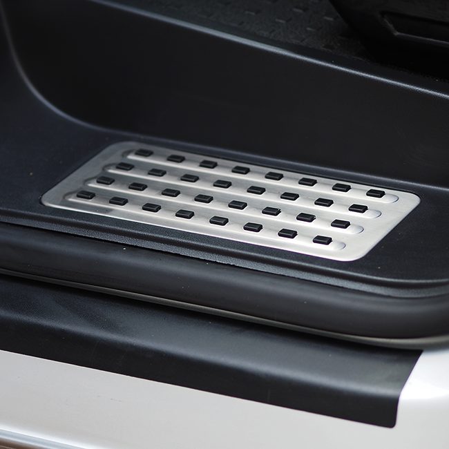 VW T6 Juego completo de escalones estilo Caravelle que incluye escalón para el conductor, el pasajero y la puerta corrediza lateral, perfecto para la conversión de una camper con el logotipo de Transporter LED