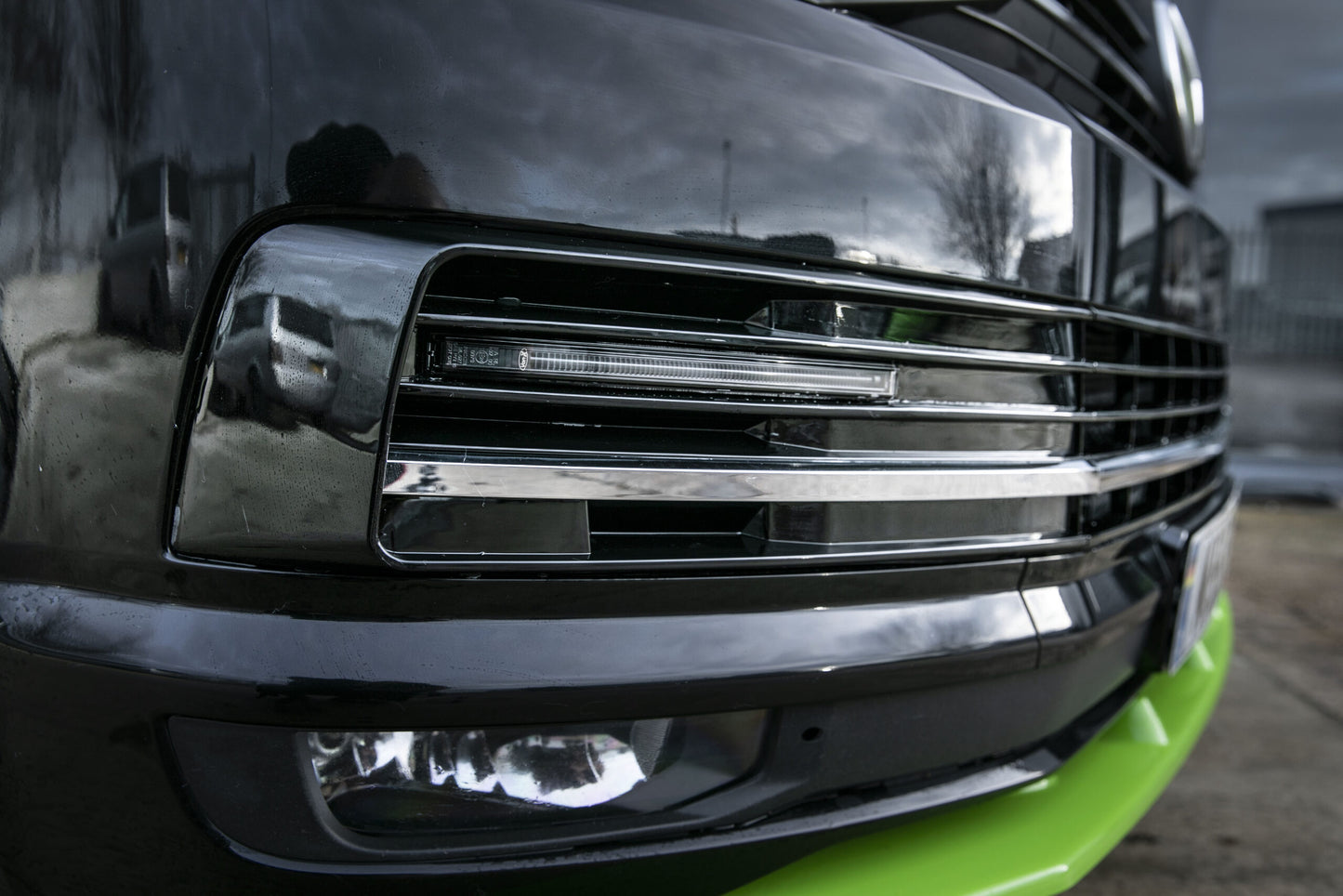 VW T6 Transporter DRL-set met lichtbalk (glanzend zwart) Geschikt voor Highline en Sportline Bumper Ideal MOD